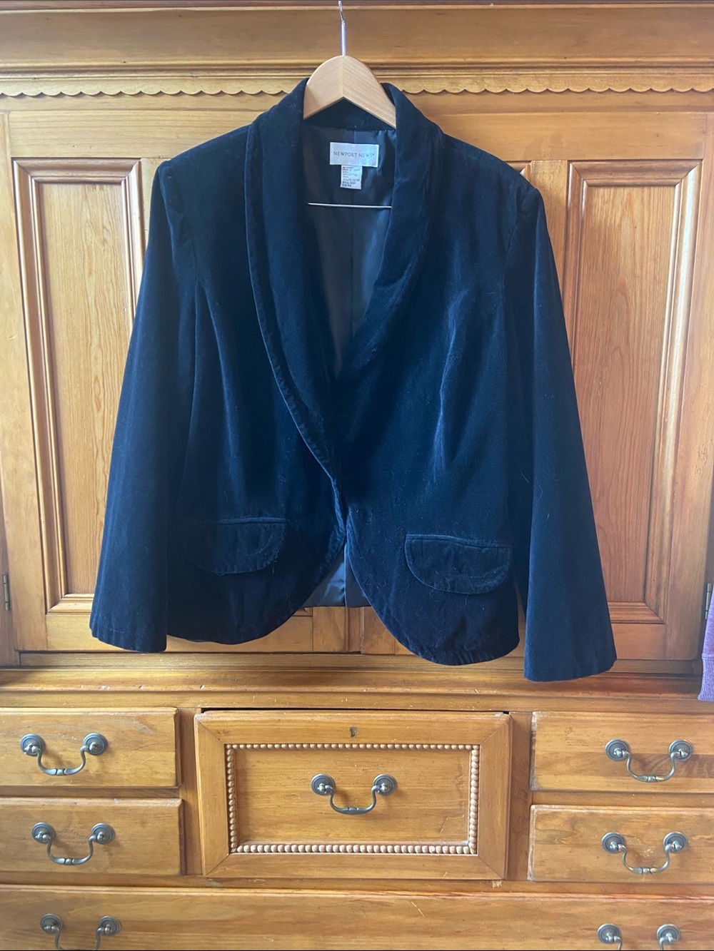 Like New Black Velvet Shawl-Collar Blazer ~ Newport News 💜